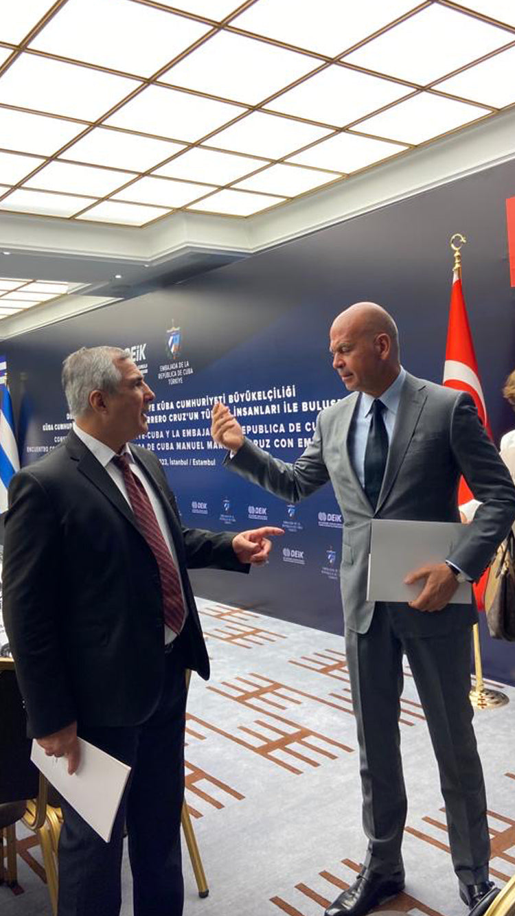 Küba Devlet Biyoteknoloji Şirketi BioCubaFarma Başkanı Eduardo Rodriguez ve Gökhan Eşeli